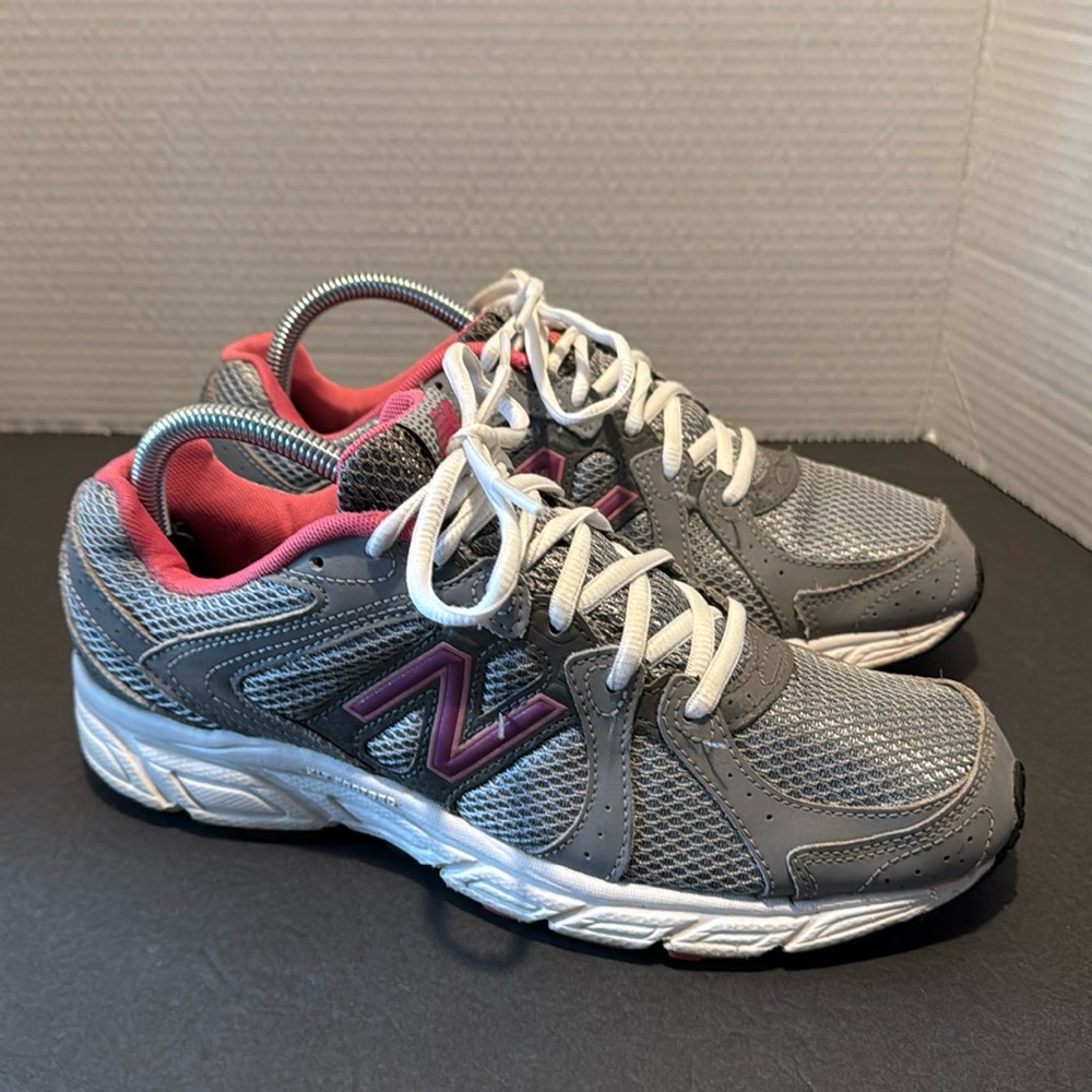 Women’s New Balance Grey Pink Sz 8.5